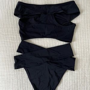 Oye Lucette Bikini NWT BLACK size Large retails $350